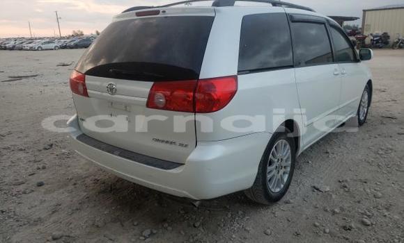 Buy New Toyota Sienna White Car in Badagry in Lagos State Buy New Toyota Sienna White Car in Badagry in Lagos State
