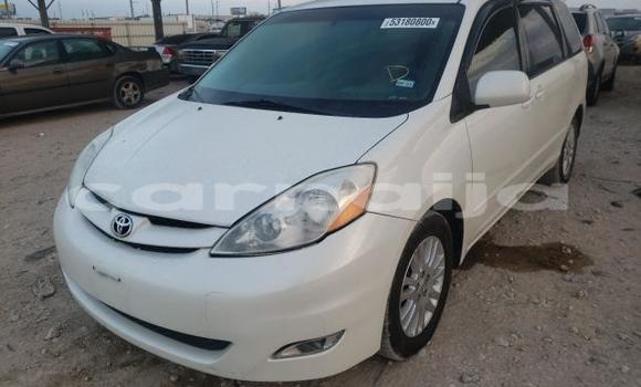 Buy New Toyota Sienna White Car in Badagry in Lagos State Buy New Toyota Sienna White Car in Badagry in Lagos State