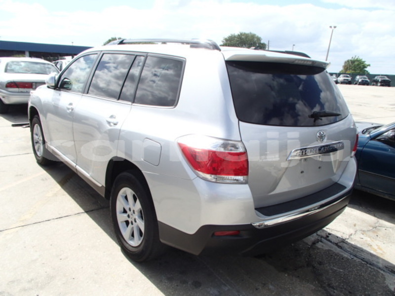 Big with watermark 2012 toyt highlander3