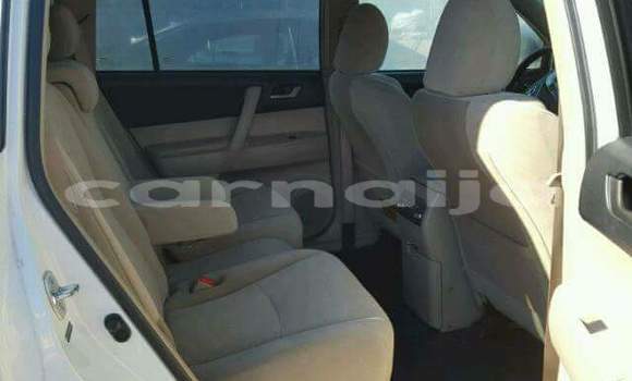 Buy Import Toyota Highlander White Car in Daura in Katsina Buy Import Toyota Highlander White Car in Daura in Katsina