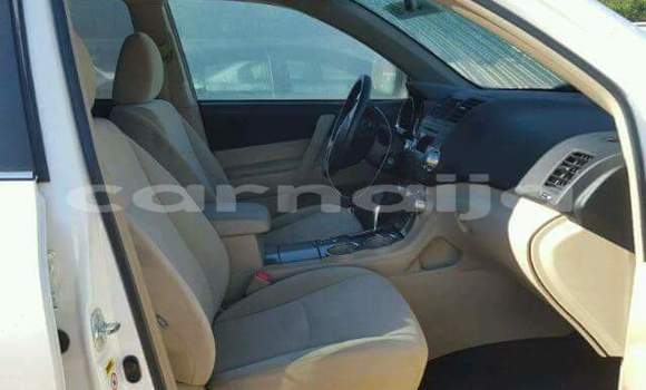 Buy Import Toyota Highlander White Car in Daura in Katsina Buy Import Toyota Highlander White Car in Daura in Katsina