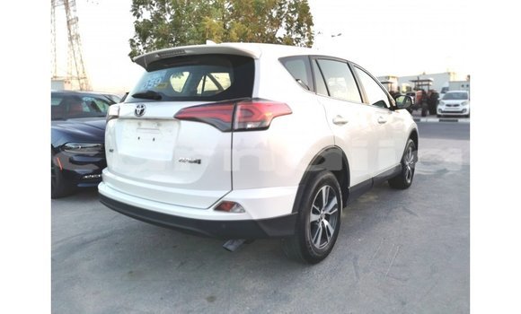 Acheter Import Utilitaire Toyota HiAce Blanc à Import - Dubai, État d'Abia Acheter Import Utilitaire Toyota HiAce Blanc à Import - Dubai, État d'Abia