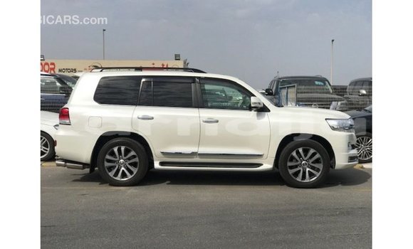 Buy Import Toyota Land Cruiser White Car in Import - Dubai in Abia State Buy Import Toyota Land Cruiser White Car in Import - Dubai in Abia State