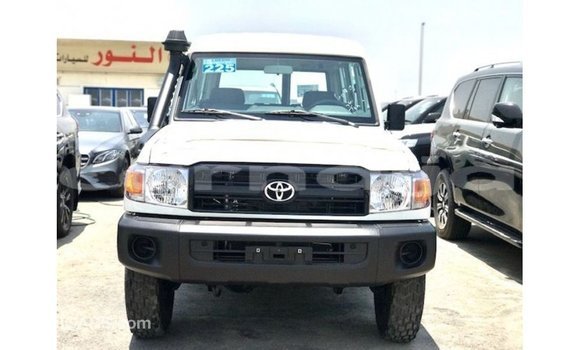 Acheter Import Voiture Toyota Land Cruiser Blanc à Import - Dubai, État d'Abia Acheter Import Voiture Toyota Land Cruiser Blanc à Import - Dubai, État d'Abia