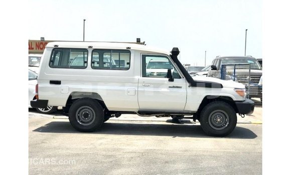 Acheter Import Voiture Toyota Land Cruiser Blanc à Import - Dubai, État d'Abia Acheter Import Voiture Toyota Land Cruiser Blanc à Import - Dubai, État d'Abia