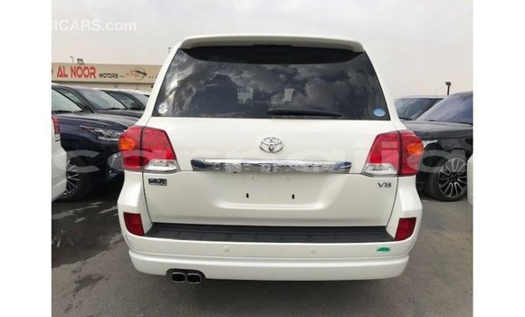 Buy Import Toyota Land Cruiser White Car in Import - Dubai in Abia State Buy Import Toyota Land Cruiser White Car in Import - Dubai in Abia State
