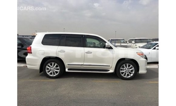 Buy Import Toyota Land Cruiser White Car in Import - Dubai in Abia State Buy Import Toyota Land Cruiser White Car in Import - Dubai in Abia State