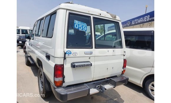 Acheter Import Voiture Toyota Land Cruiser Blanc à Import - Dubai, État d'Abia Acheter Import Voiture Toyota Land Cruiser Blanc à Import - Dubai, État d'Abia