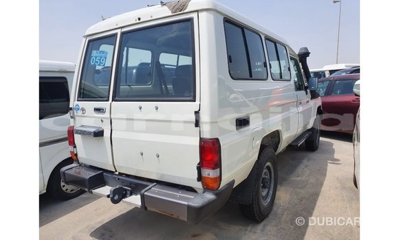 Acheter Import Voiture Toyota Land Cruiser Blanc à Import - Dubai, État d'Abia Acheter Import Voiture Toyota Land Cruiser Blanc à Import - Dubai, État d'Abia