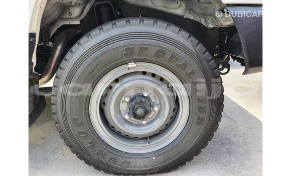 Acheter Import Voiture Toyota Land Cruiser Blanc à Import - Dubai, État d'Abia Acheter Import Voiture Toyota Land Cruiser Blanc à Import - Dubai, État d'Abia