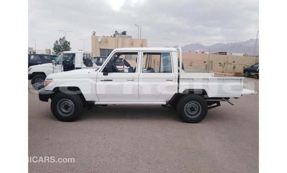 Buy Import Toyota Land Cruiser White Car in Import - Dubai in Abia State Buy Import Toyota Land Cruiser White Car in Import - Dubai in Abia State