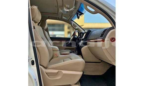 Buy Import Toyota Land Cruiser White Car in Import - Dubai in Abia State Buy Import Toyota Land Cruiser White Car in Import - Dubai in Abia State