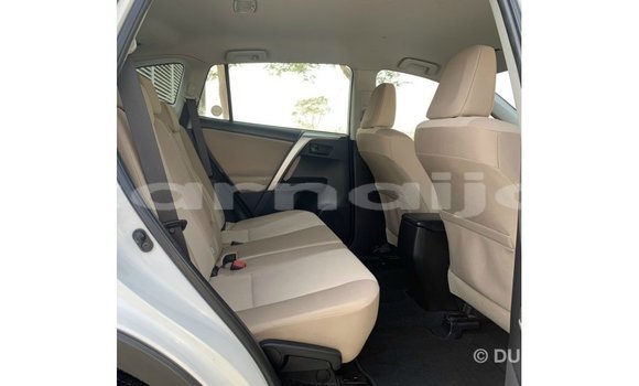 Acheter Import Utilitaire Toyota HiAce Blanc à Import - Dubai, État d'Abia Acheter Import Utilitaire Toyota HiAce Blanc à Import - Dubai, État d'Abia