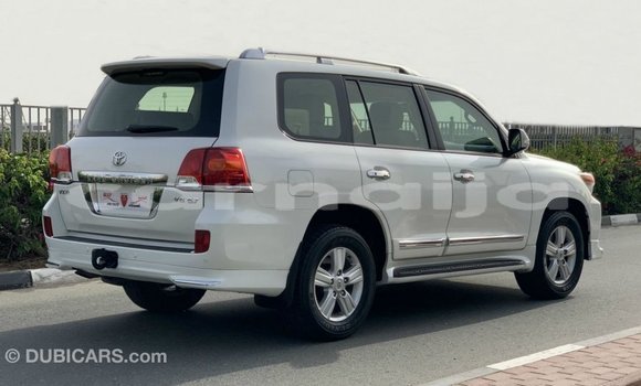 Acheter Import Voiture Toyota Land Cruiser Blanc à Import - Dubai, État d'Abia Acheter Import Voiture Toyota Land Cruiser Blanc à Import - Dubai, État d'Abia
