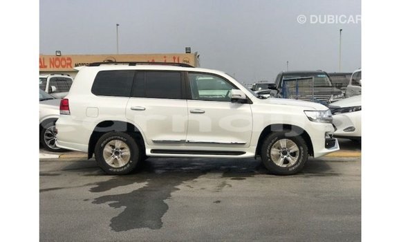 Buy Import Toyota Land Cruiser White Car in Import - Dubai in Abia State Buy Import Toyota Land Cruiser White Car in Import - Dubai in Abia State