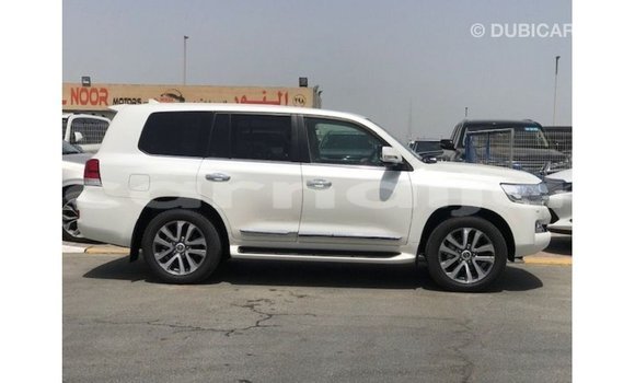 Acheter Import Voiture Toyota Land Cruiser Blanc à Import - Dubai, État d'Abia Acheter Import Voiture Toyota Land Cruiser Blanc à Import - Dubai, État d'Abia