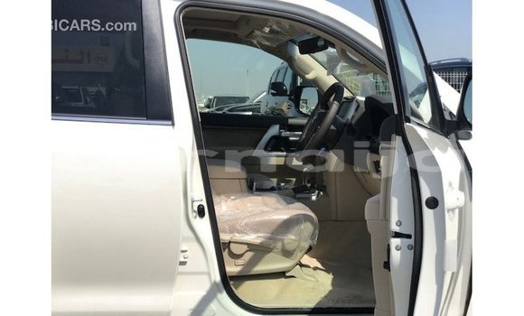 Buy Import Toyota Land Cruiser White Car in Import - Dubai in Abia State Buy Import Toyota Land Cruiser White Car in Import - Dubai in Abia State