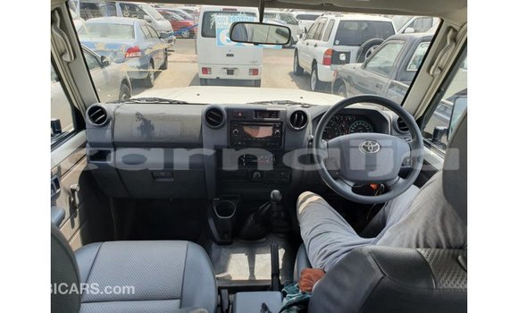 Buy Import Toyota Land Cruiser White Car in Import - Dubai in Abia State Buy Import Toyota Land Cruiser White Car in Import - Dubai in Abia State
