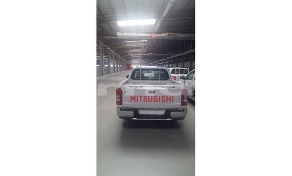 Buy Import Mitsubishi L200 White Car in Import - Dubai in Abia State Buy Import Mitsubishi L200 White Car in Import - Dubai in Abia State