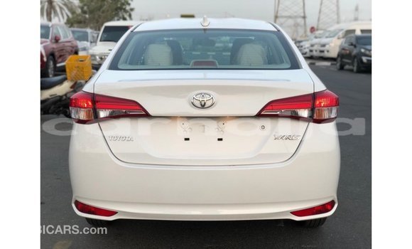 Buy Import Toyota DA White Truck in Import - Dubai in Abia State Buy Import Toyota DA White Truck in Import - Dubai in Abia State