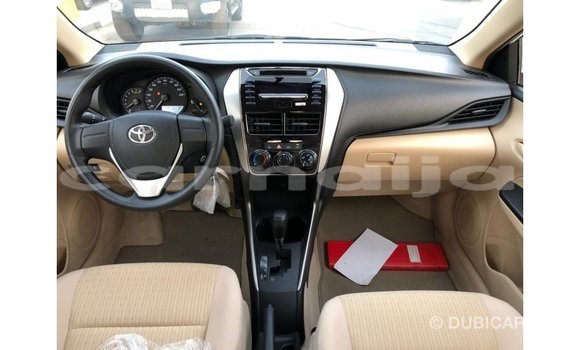 Buy Import Toyota DA White Truck in Import - Dubai in Abia State Buy Import Toyota DA White Truck in Import - Dubai in Abia State