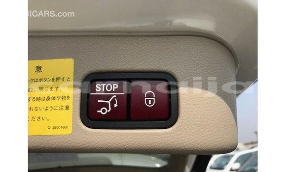 Acheter Import Voiture Mercedes-Benz 190 Blanc à Import - Dubai, État d'Abia Acheter Import Voiture Mercedes-Benz 190 Blanc à Import - Dubai, État d'Abia