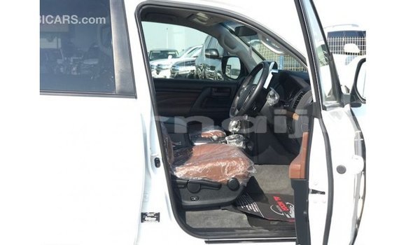 Acheter Import Voiture Toyota Land Cruiser Blanc à Import - Dubai, État d'Abia Acheter Import Voiture Toyota Land Cruiser Blanc à Import - Dubai, État d'Abia