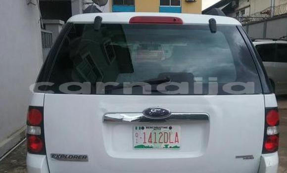 Buy Used Ford Explorer White Car in Surulere in Lagos State Buy Used Ford Explorer White Car in Surulere in Lagos State
