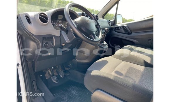 Acheter Import Voiture Peugeot 604 Blanc à Import - Dubai, État d'Abia Acheter Import Voiture Peugeot 604 Blanc à Import - Dubai, État d'Abia