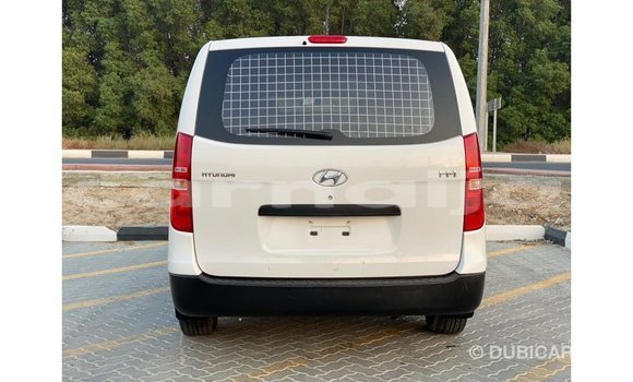 Buy Import Hyundai Accent White Car in Import - Dubai in Abia State Buy Import Hyundai Accent White Car in Import - Dubai in Abia State