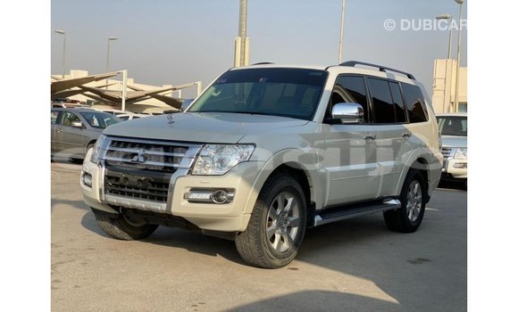 Acheter Import Voiture Mitsubishi Pajero Blanc à Import - Dubai, État d'Abia Acheter Import Voiture Mitsubishi Pajero Blanc à Import - Dubai, État d'Abia