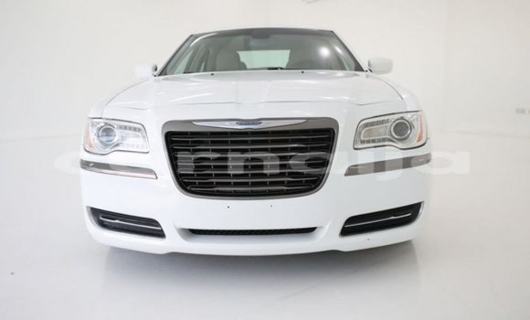 Acheter Import Voiture Chrysler 300 Blanc à Import - Dubai, État d'Abia