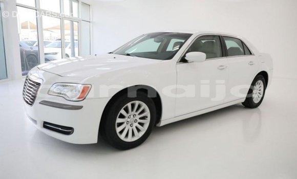 Buy Import Chrysler 300 White Car in Import - Dubai in Abia State Buy Import Chrysler 300 White Car in Import - Dubai in Abia State