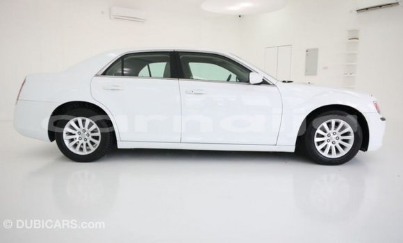 Buy Import Chrysler 300 White Car in Import - Dubai in Abia State Buy Import Chrysler 300 White Car in Import - Dubai in Abia State