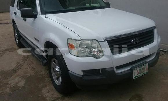 Buy Used Ford Explorer White Car in Surulere in Lagos State
