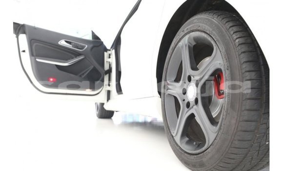 Acheter Import Voiture Mercedes-Benz 250 Blanc à Import - Dubai, État d'Abia Acheter Import Voiture Mercedes-Benz 250 Blanc à Import - Dubai, État d'Abia