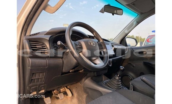 Acheter Import Voiture Toyota Hilux Blanc à Import - Dubai, État d'Abia Acheter Import Voiture Toyota Hilux Blanc à Import - Dubai, État d'Abia