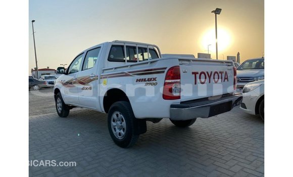 Buy Import Toyota Hilux White Car in Import - Dubai in Abia State Buy Import Toyota Hilux White Car in Import - Dubai in Abia State