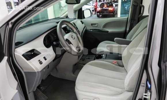 Acheter Import Voiture Toyota Sienna Autre à Import - Dubai, État d'Abia Acheter Import Voiture Toyota Sienna Autre à Import - Dubai, État d'Abia