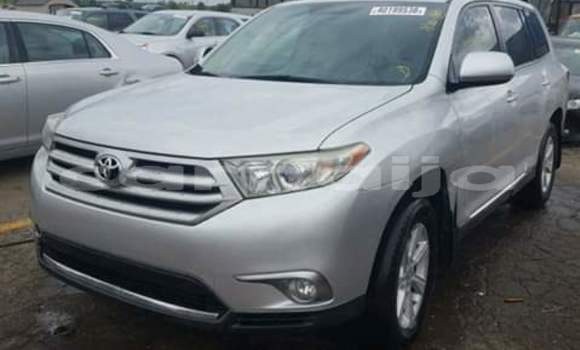 Buy Import Toyota Highlander Silver Car in Daura in Katsina Buy Import Toyota Highlander Silver Car in Daura in Katsina