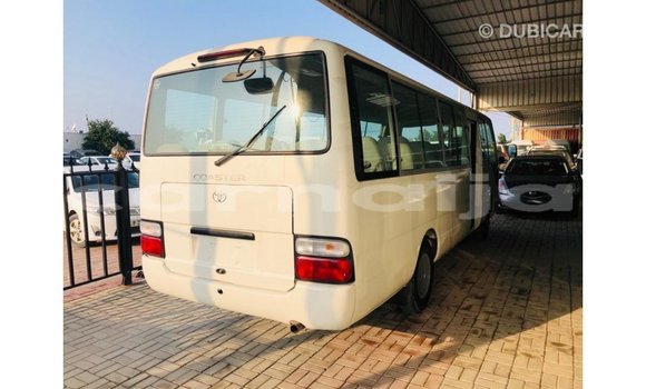 Acheter Import Voiture Toyota Coaster Blanc à Import - Dubai, État d'Abia Acheter Import Voiture Toyota Coaster Blanc à Import - Dubai, État d'Abia