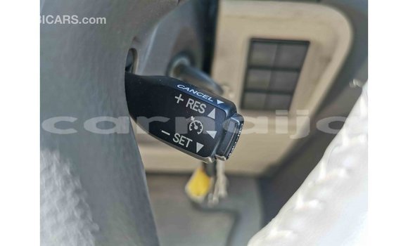 Acheter Import Voiture Toyota Prado Blanc à Import - Dubai, État d'Abia Acheter Import Voiture Toyota Prado Blanc à Import - Dubai, État d'Abia