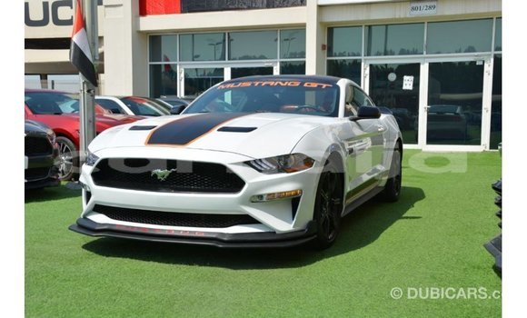 Acheter Import Voiture Ford Mustang Blanc à Import - Dubai, État d'Abia Acheter Import Voiture Ford Mustang Blanc à Import - Dubai, État d'Abia